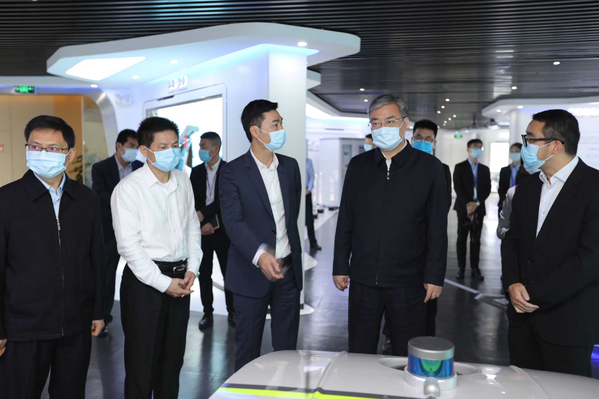 佛山市委书记鲁毅调研九游ninegame环境，鼓励企业再接再厉创新高